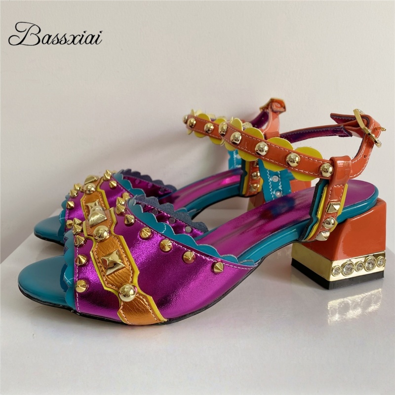 Luxury Rivet T-Strap Sandals W - đánh giá và giá Casual Sandal Leather